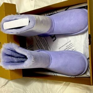 kid size 6 purple Bailey bow UGGs